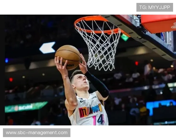 希罗无球跑动效率提升，拉开空间改变热火进攻结构